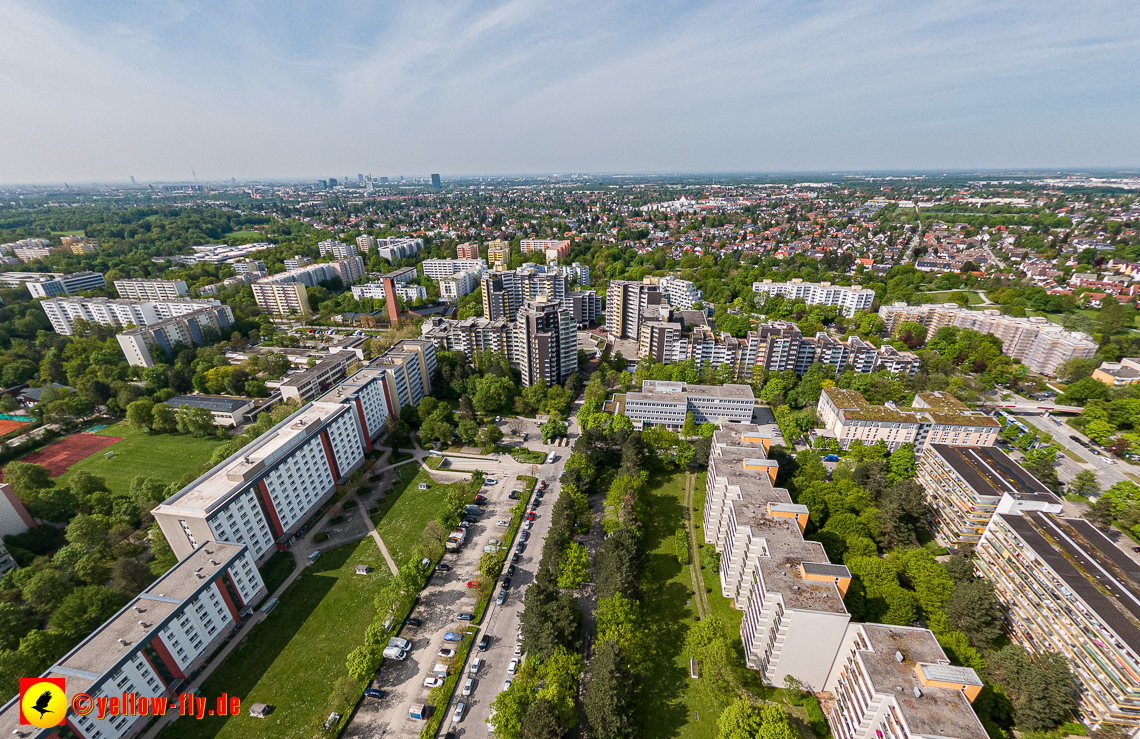 09.05.2023 - Marx-zentrum mit Karl-Marx-Ring 52-62 und 53-57 in Neuperlach